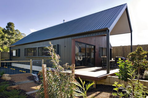 Margaret River Bungalow-1-street - Pet Friendly - Darwin Holiday 1