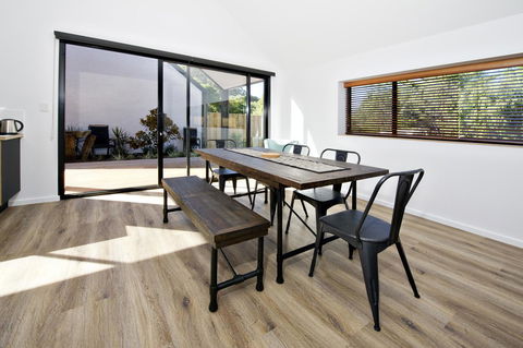 Margaret River Bungalow-1-street - Pet Friendly - Darwin Holiday 10