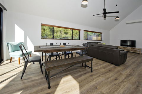 Margaret River Bungalow-1-street - Pet Friendly - Darwin Holiday 9