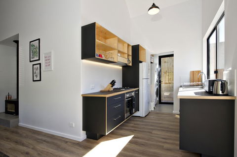 Margaret River Bungalow-1-street - Pet Friendly - Darwin Holiday 8