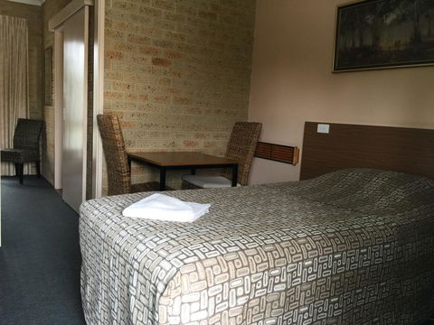 Mount Barker Valley Views Motel & Chalets, Western Australia - Darwin Holiday 8
