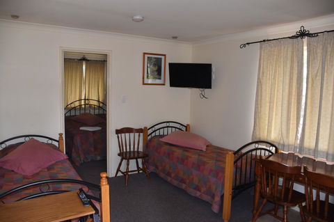 Mount Barker Valley Views Motel & Chalets, Western Australia - Darwin Holiday 39