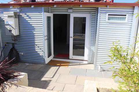 Captain\'s Heritage Cottage - Central Fremantle 2 Bedroom Historic Cottage - Darwin Holiday 15