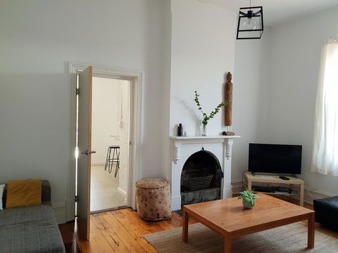 Captain\'s Heritage Cottage - Central Fremantle 2 Bedroom Historic Cottage - Darwin Holiday 10