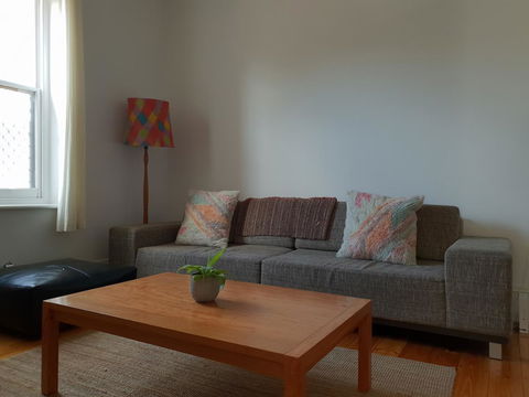 Captain\'s Heritage Cottage - Central Fremantle 2 Bedroom Historic Cottage - Darwin Holiday 9