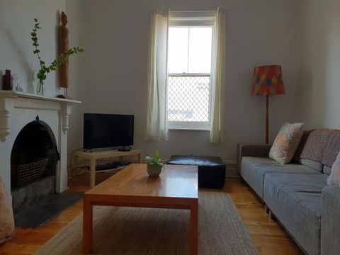 Captain\'s Heritage Cottage - Central Fremantle 2 Bedroom Historic Cottage - Darwin Holiday 2