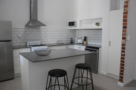 Captain\'s Heritage Cottage - Central Fremantle 2 Bedroom Historic Cottage - Darwin Holiday 5