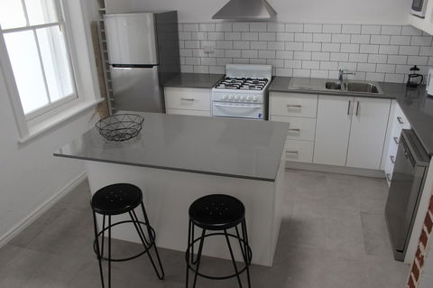 Captain\'s Heritage Cottage - Central Fremantle 2 Bedroom Historic Cottage - Darwin Holiday 13