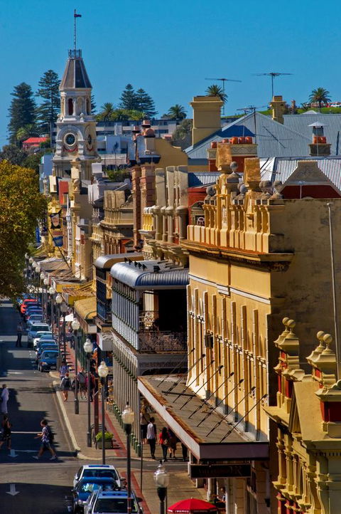 Captain\'s Heritage Cottage - Central Fremantle 2 Bedroom Historic Cottage - Darwin Holiday 19