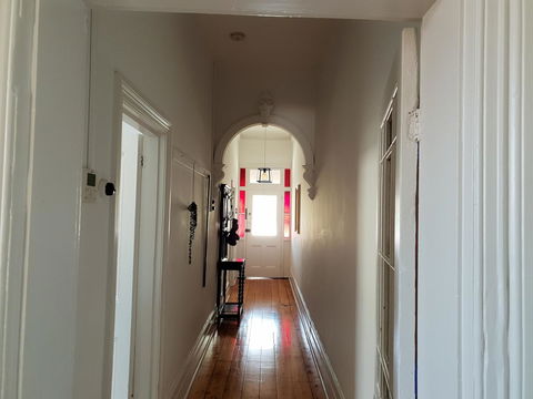 Captain\'s Heritage Cottage - Central Fremantle 2 Bedroom Historic Cottage - Darwin Holiday 7