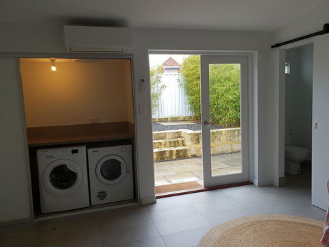 Captain\'s Heritage Cottage - Central Fremantle 2 Bedroom Historic Cottage - Darwin Holiday 14