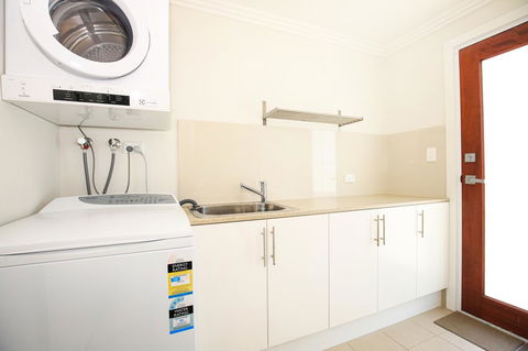 Calming Waters - Pet Friendly - Community Pool - Darwin Holiday 24