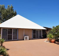 Osprey Holiday Village Unit 110 - Wake up to the birds in your 4 poster bed with a view - Darwin Holiday