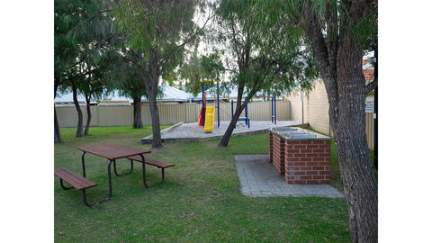 FortyTwo - Oceanside Retreat Busselton - Darwin Holiday 18