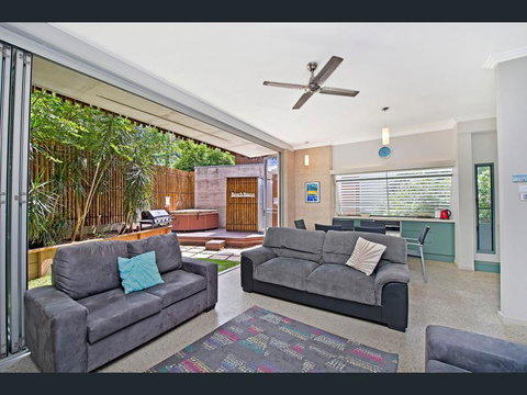 Crescent Head Spa Villa - Darwin Holiday 13