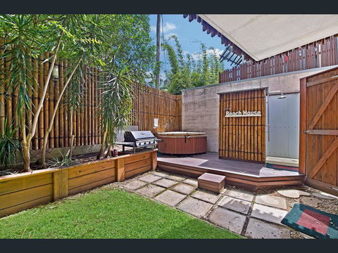 Crescent Head Spa Villa - Darwin Holiday 11