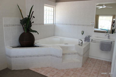 Mollymook Cove Apartments - Darwin Holiday 8