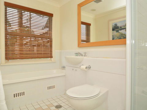 Villa Executive 2br Cypress DS Located Within Cypress Lakes Resort - Darwin Holiday 12
