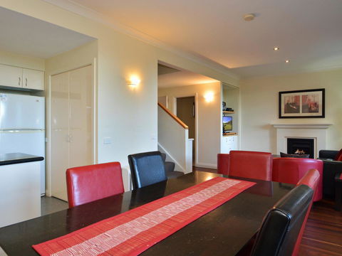 Villa Executive 2br Cypress DS Located Within Cypress Lakes Resort - Darwin Holiday 5