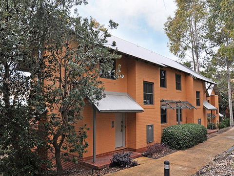 Villa Executive 2br Cypress DS Located Within Cypress Lakes Resort - Darwin Holiday 2