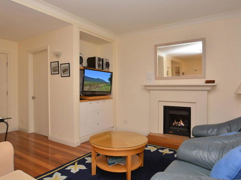 Villa 2br Prosecco Villa Located Within Cypress Lakes Resort - Darwin Holiday 1