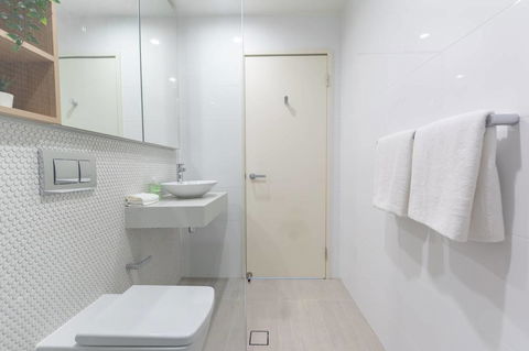 Japanese Style Waterfront Apt Wt Rooftop Pool - Darwin Holiday 5