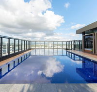 Japanese Style waterfront apt wt rooftop pool - Darwin Holiday