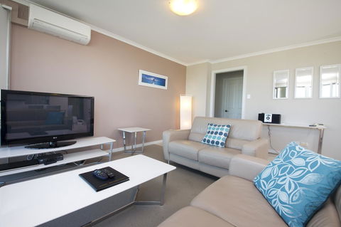 Sails Apartments - Darwin Holiday 6