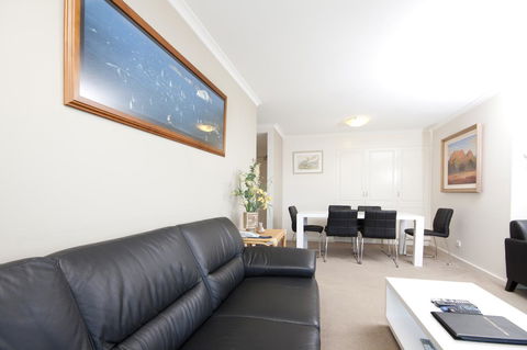 Sails Apartments - Darwin Holiday 14