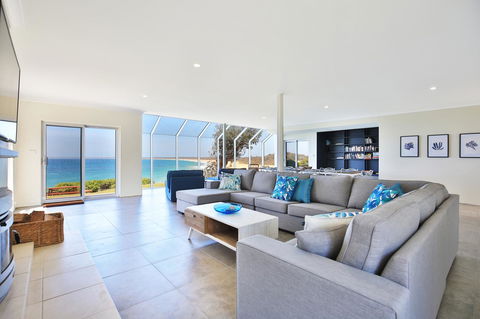 Neptune I Absolute Beachfront I Stunning Views - Darwin Holiday 0