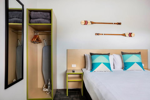 Nightcap At Caringbah Hotel - Darwin Holiday 41