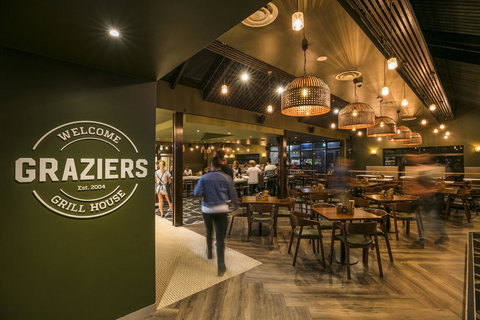 Nightcap At Caringbah Hotel - Darwin Holiday 17