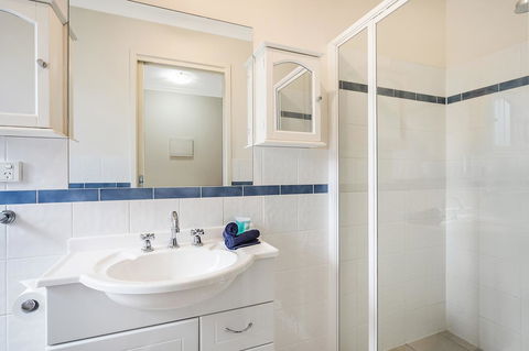 Sails Luxury Apartments Merimbula - Darwin Holiday 24