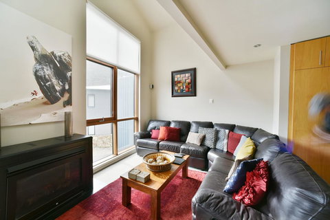 Snowstream 4 - Darwin Holiday 7