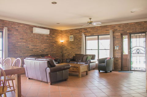 Ironstone Estate Lovedale - Darwin Holiday 18