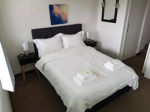 Manly Central Executive - Darwin Holiday 12