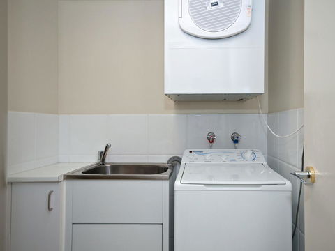 Messines Street, Breakwater Apartment, 104 - Darwin Holiday 10