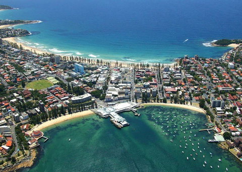 Oversized 2 Bedroom Manly Beach House - Darwin Holiday 11