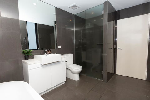 Brand New Executive Apartment - Darwin Holiday 11
