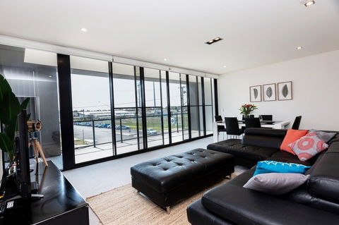 Brand New Executive Apartment - Darwin Holiday 21