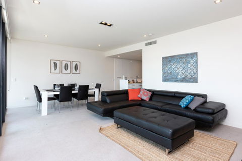 Brand New Executive Apartment - Darwin Holiday 1