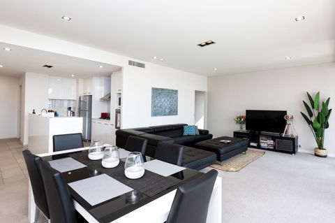 Brand New Executive Apartment - Darwin Holiday 0