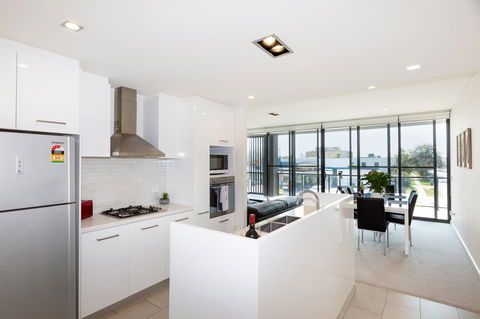 Brand New Executive Apartment - Darwin Holiday 5