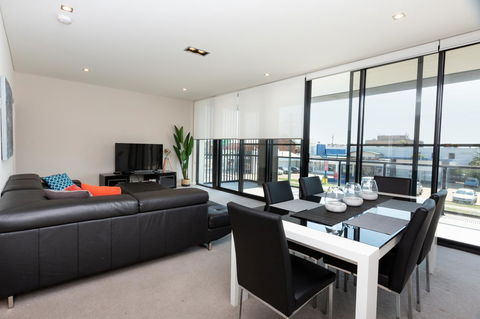 Brand New Executive Apartment - Darwin Holiday 3