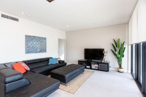 Brand New Executive Apartment - Darwin Holiday 22