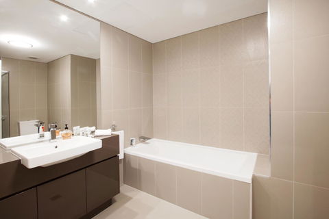 The Junction Palais - Modern And Spacious 2BR Bondi Junction Apartment Close To Everything - Darwin Holiday 3