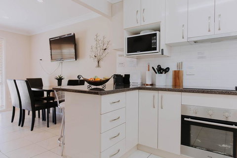 Central Wagga Self Catering Apartment - Darwin Holiday 8