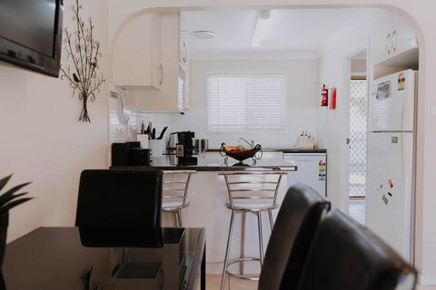 Central Wagga Self Catering Apartment - Darwin Holiday 6