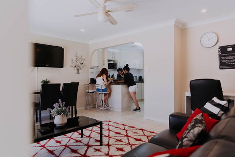 Central Wagga Self Catering Apartment - Darwin Holiday 5