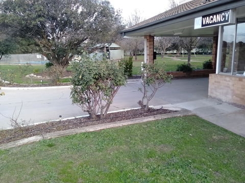 Allonville Gardens Motel - Darwin Holiday 1